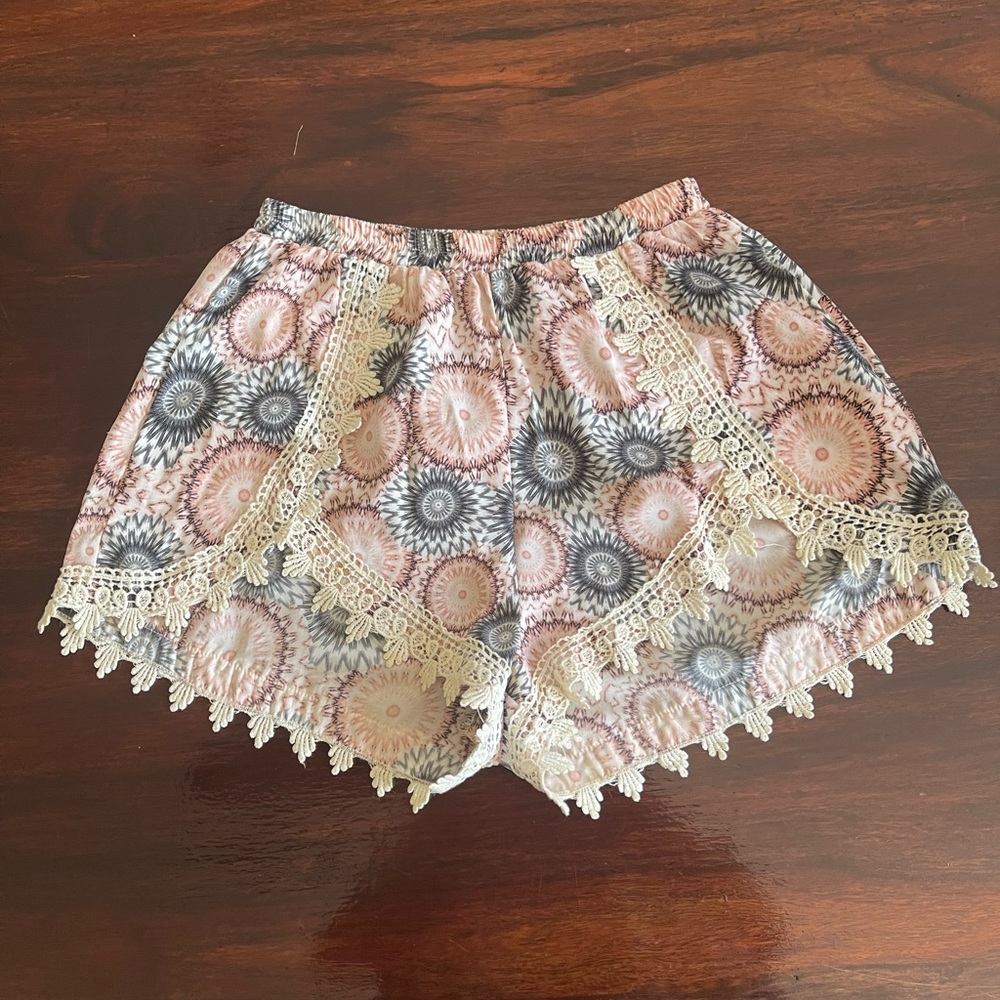 PINK SHORTS WITH DESIGN